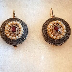 Women's earrings